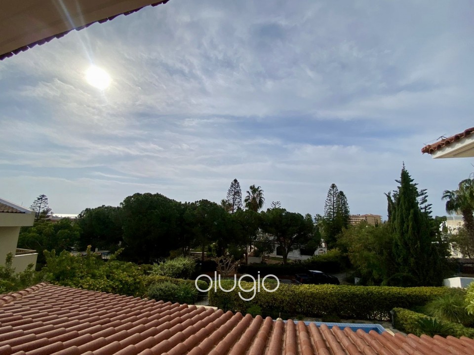 Detached Villa For Sale in Coral Bay