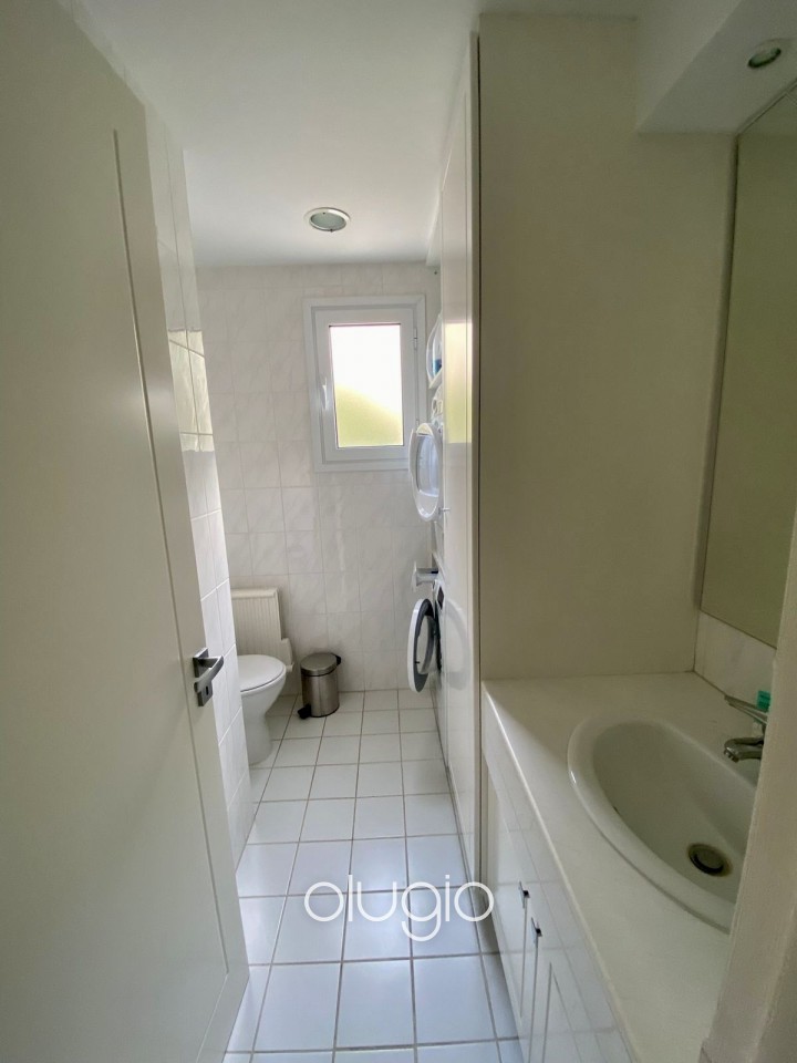 Detached Villa For Sale in Coral Bay