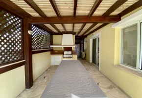 Detached Villa For Sale in Coral Bay