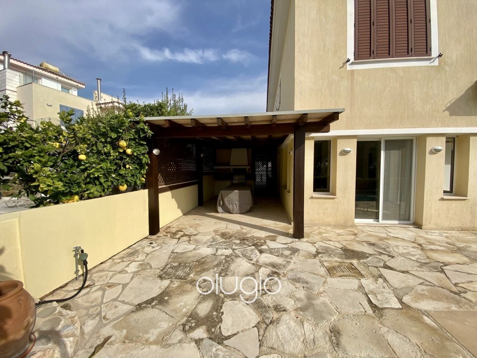 Detached Villa For Sale in Coral Bay