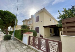 Detached Villa For Sale in Coral Bay