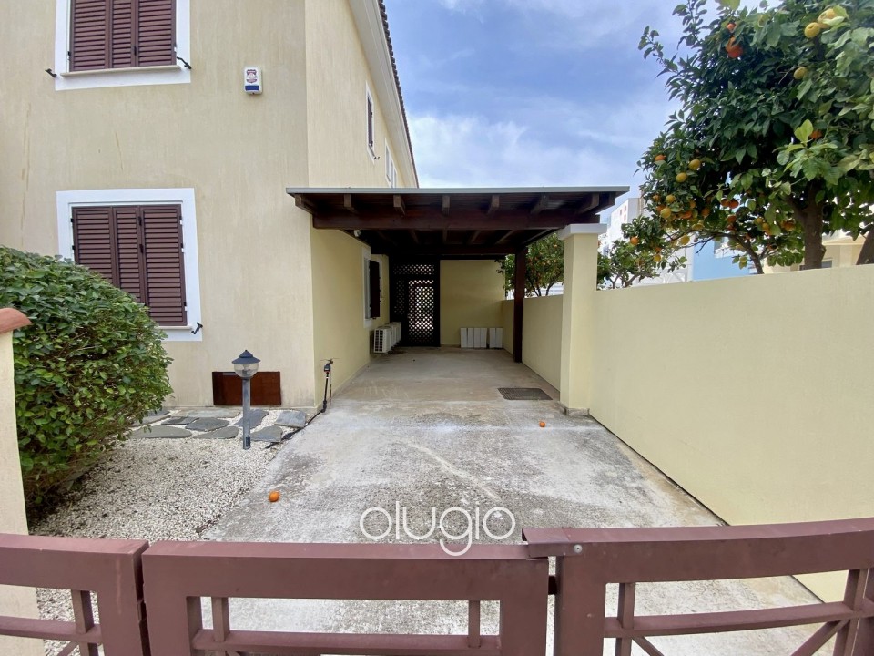 Detached Villa For Sale in Coral Bay