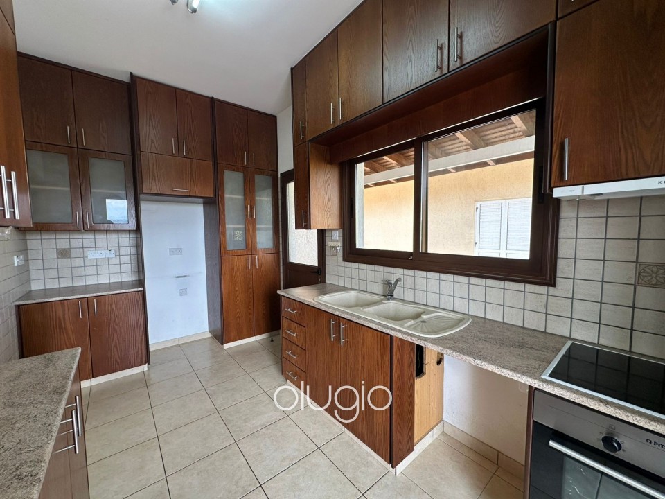 Detached Villa For Rent in Stroumpi