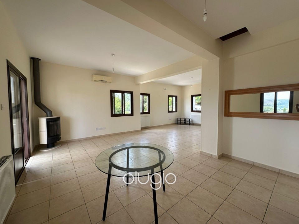 Detached Villa For Rent in Stroumpi