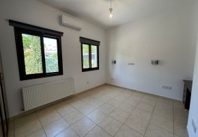 Detached Villa For Rent in Stroumpi