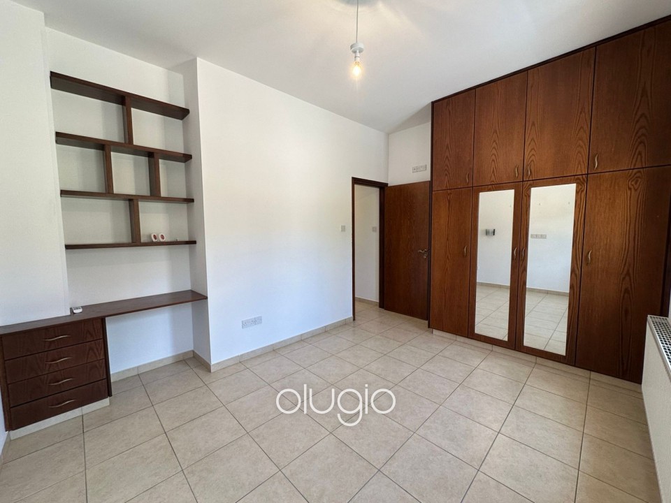 Detached Villa For Rent in Stroumpi