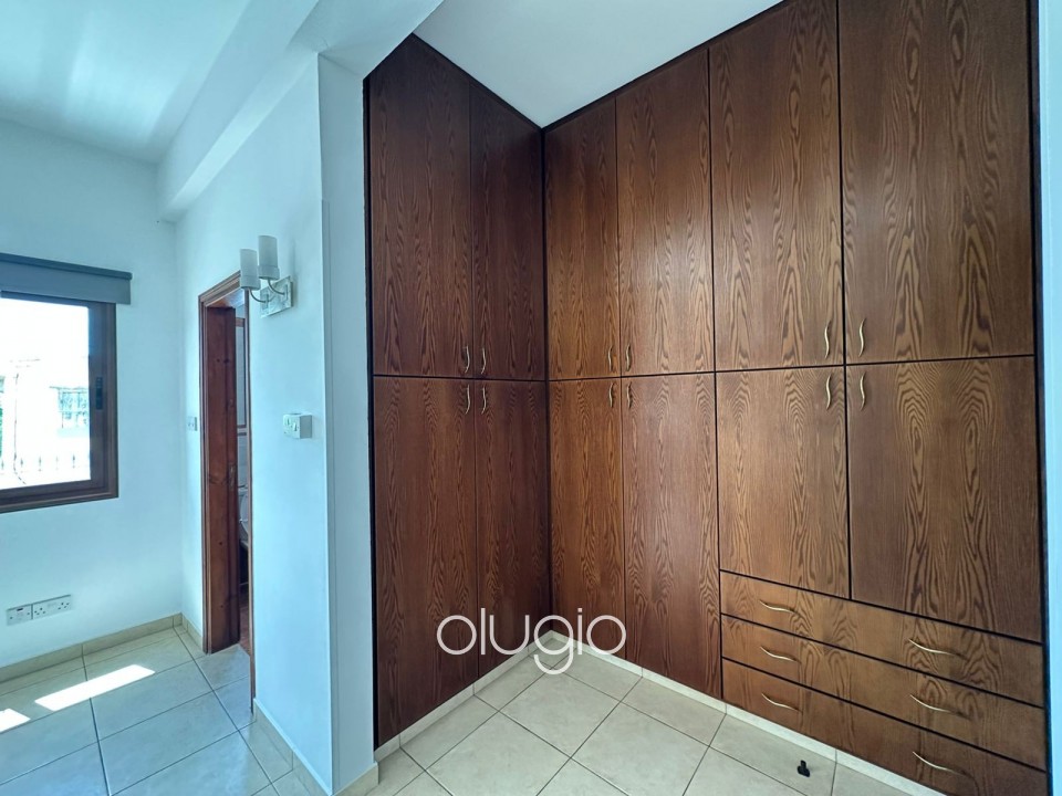 Detached Villa For Rent in Stroumpi