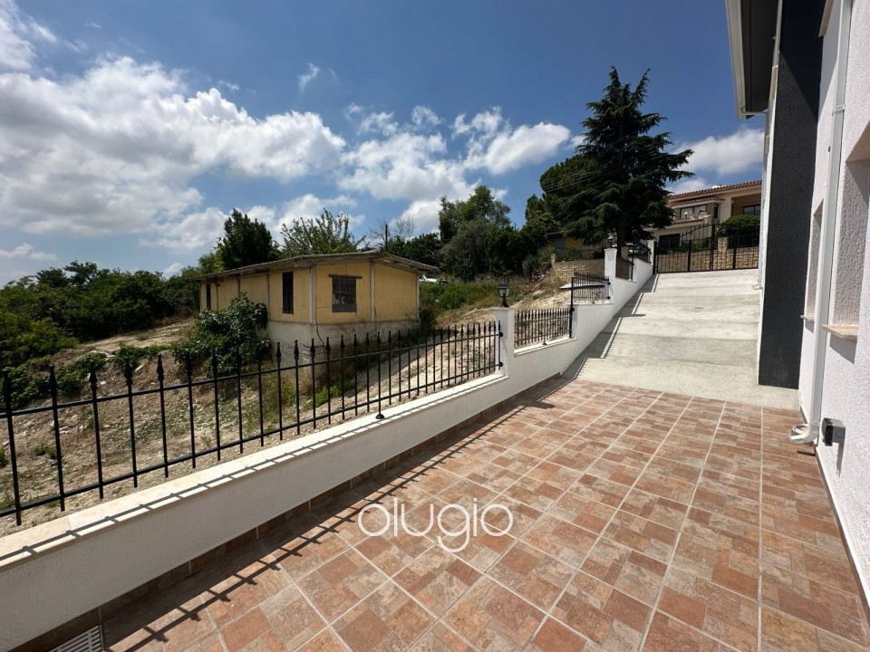 Detached Villa For Rent in Stroumpi