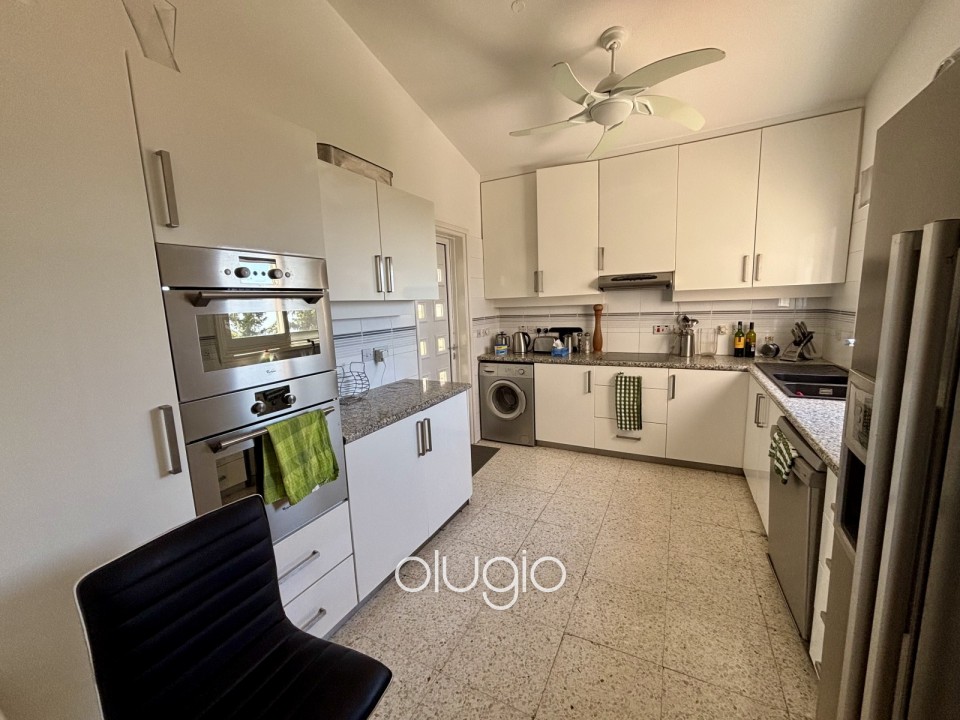 Detached Villa For Sale in Kamares - Tala