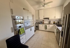 Detached Villa For Sale in Kamares - Tala