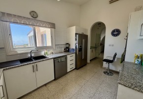 Detached Villa For Sale in Kamares - Tala