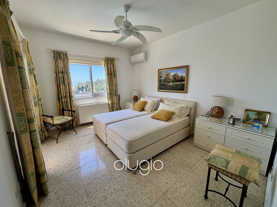 Detached Villa For Sale in Kamares - Tala