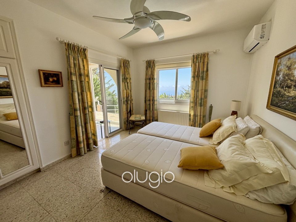 Detached Villa For Sale in Kamares - Tala