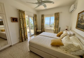 Detached Villa For Sale in Kamares - Tala