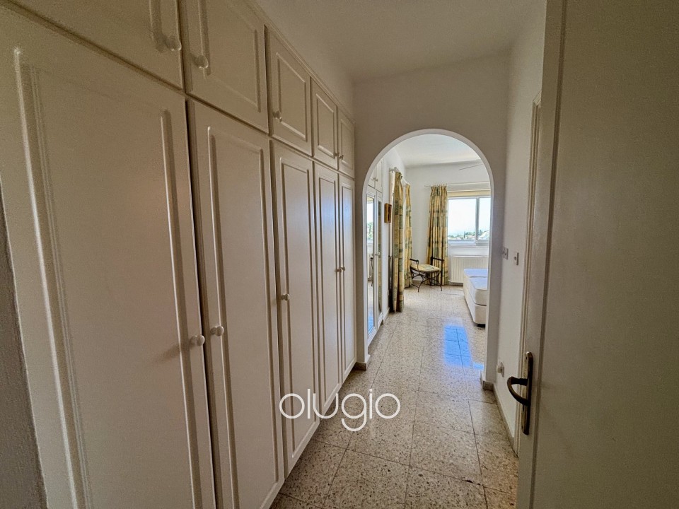 Detached Villa For Sale in Kamares - Tala