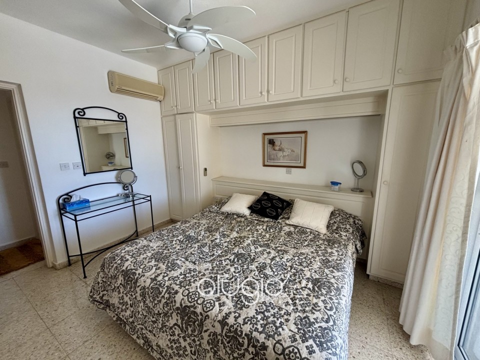 Detached Villa For Sale in Kamares - Tala