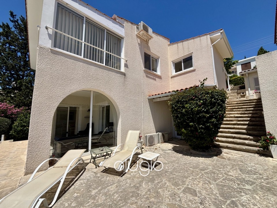 Detached Villa For Sale in Kamares - Tala