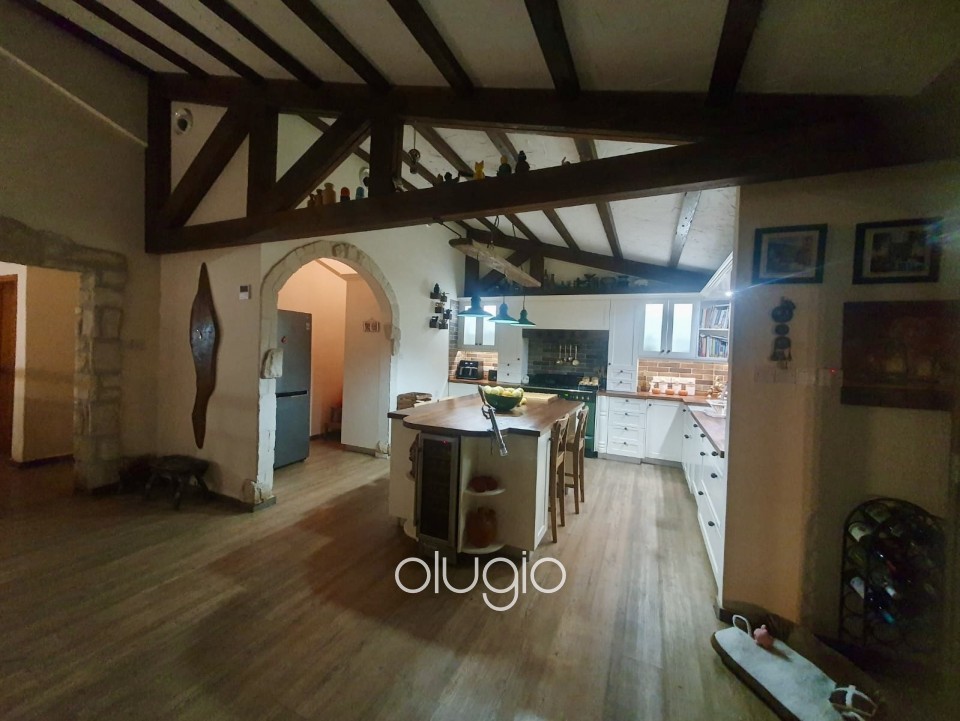 Detached Villa For Sale in Peyia