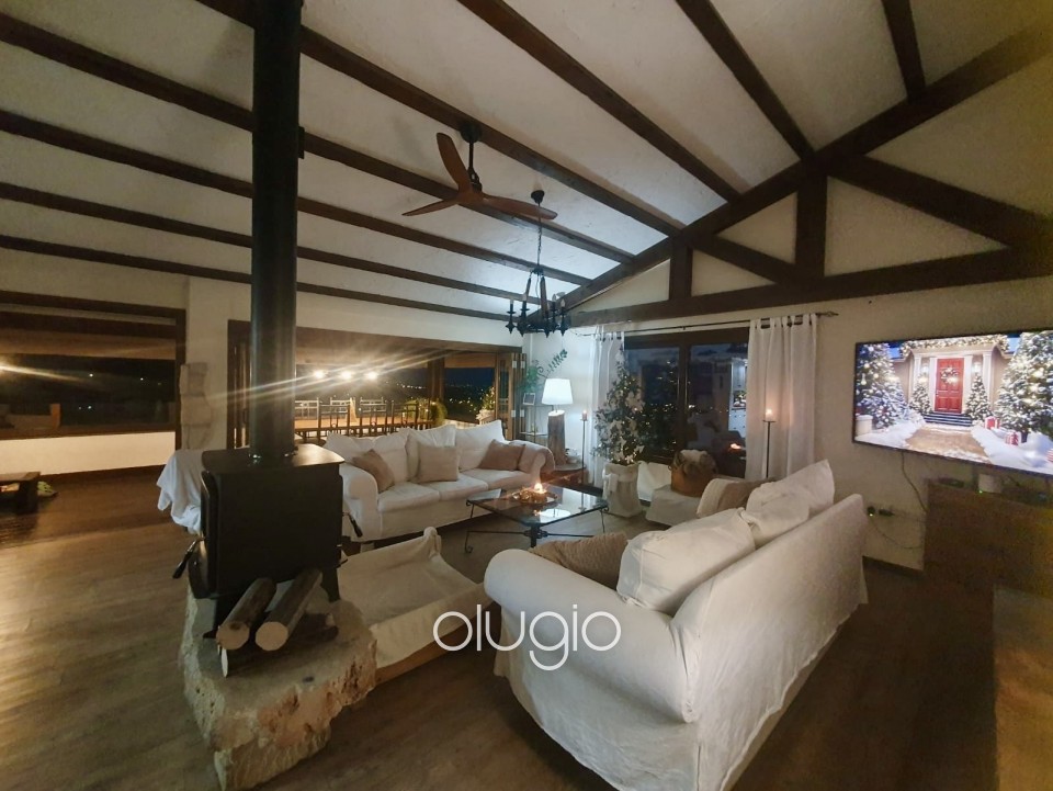 Detached Villa For Sale in Peyia