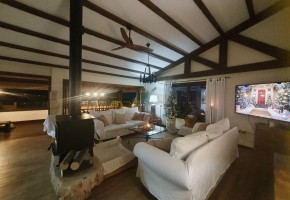 Detached Villa For Sale in Peyia