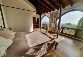 Detached Villa For Sale in Peyia