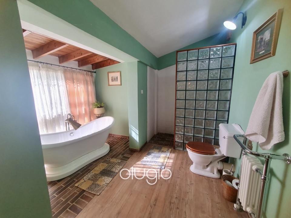 Detached Villa For Sale in Peyia
