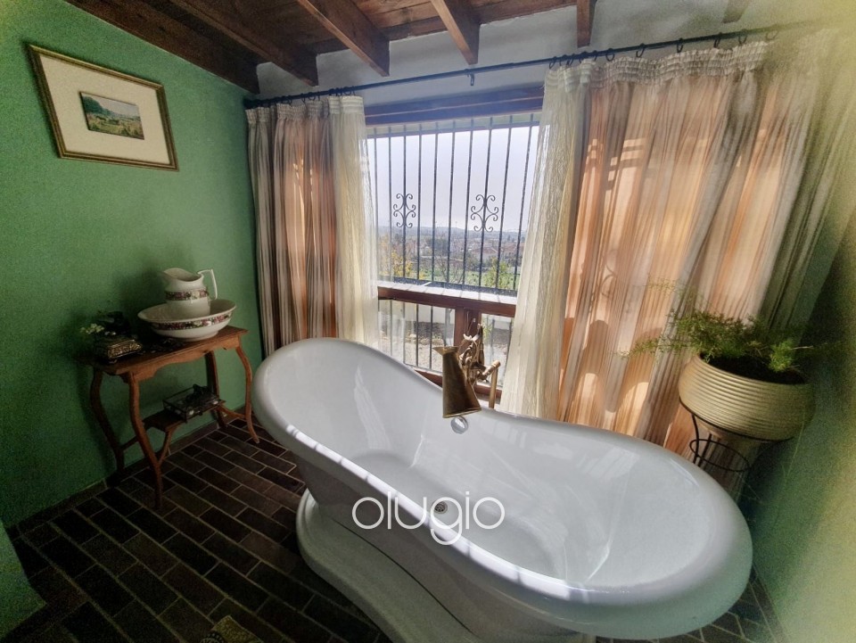 Detached Villa For Sale in Peyia