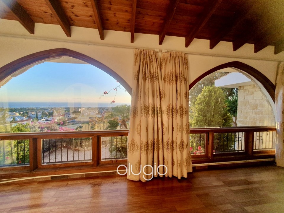 Detached Villa For Sale in Peyia