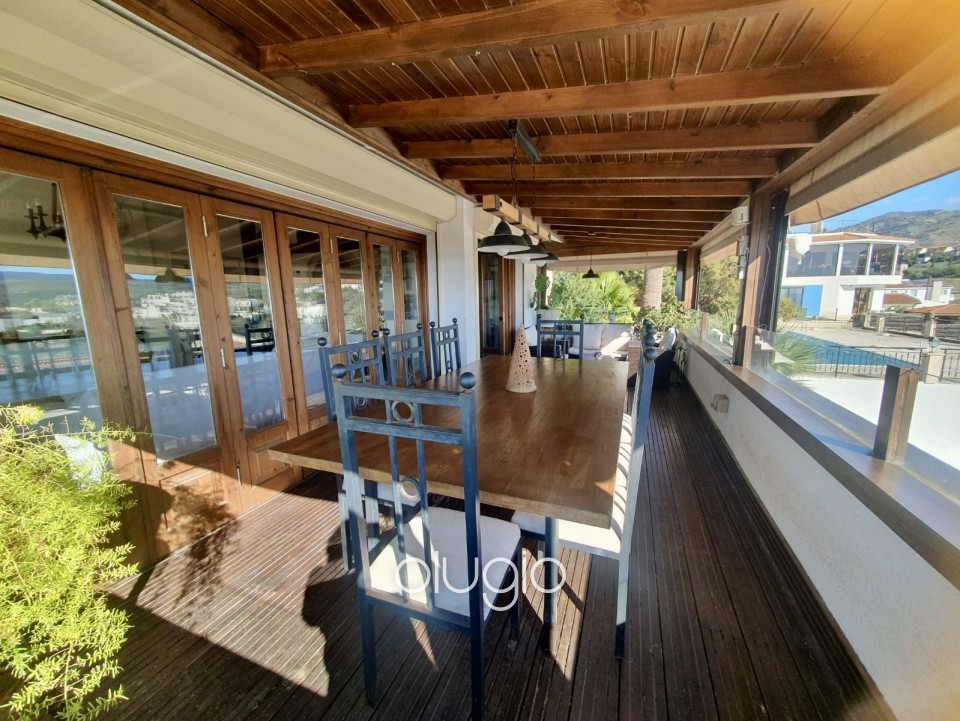 Detached Villa For Sale in Peyia