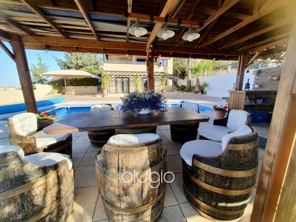 Detached Villa For Sale in Peyia