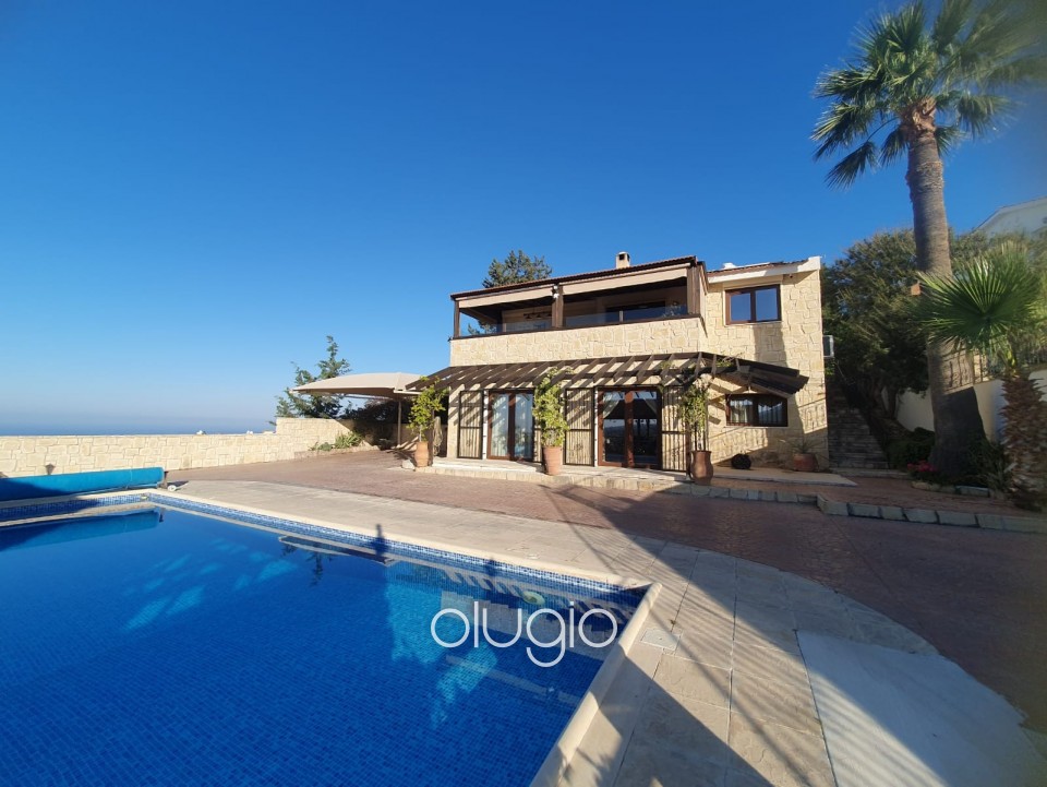 Detached Villa For Sale in Peyia