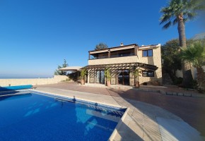 Detached Villa For Sale in Peyia