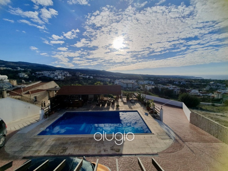 Detached Villa For Sale in Peyia