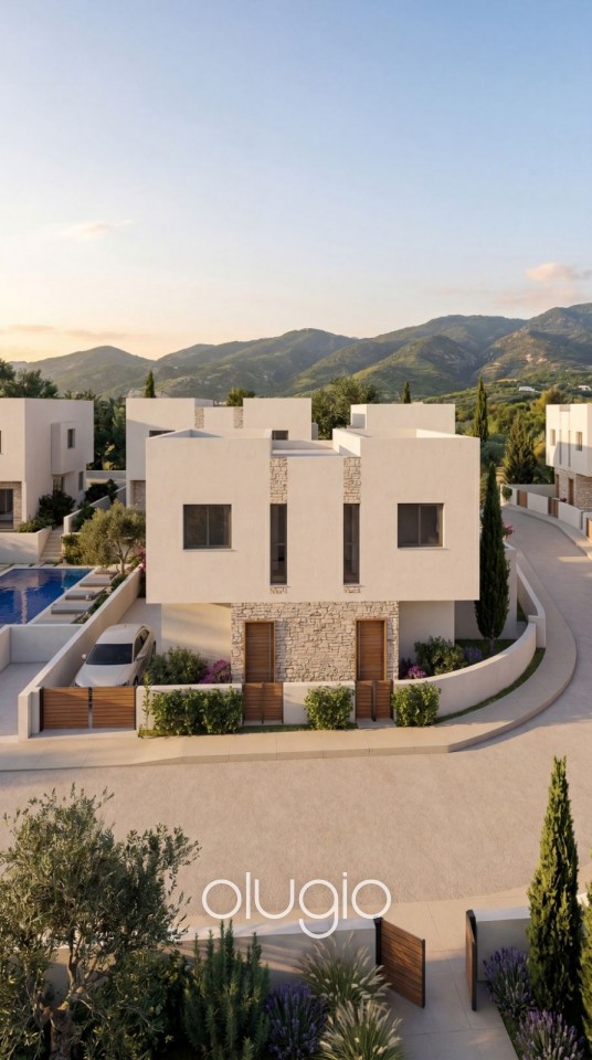 Detached Villa For Sale in Peyia