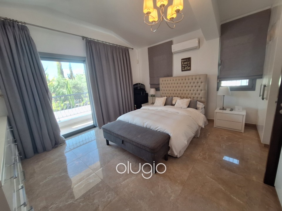 Detached Villa For Sale in Choletria