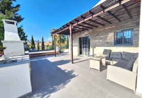 Detached Villa For Sale in Choletria