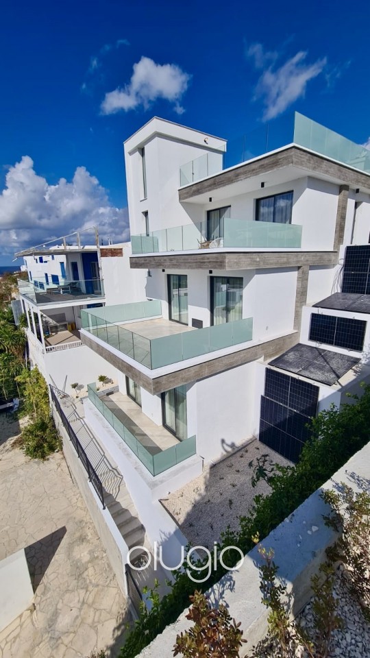 Detached Villa For Sale in Chloraka