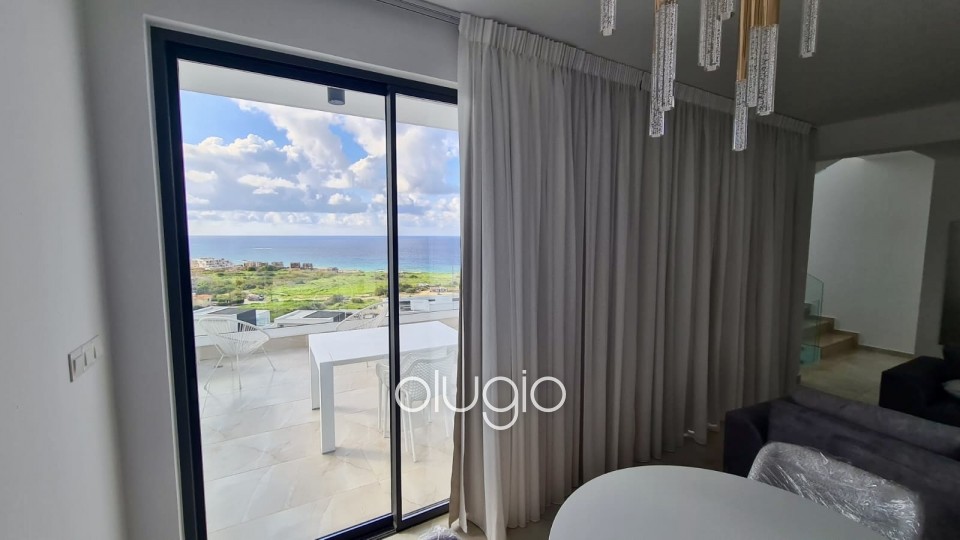 Detached Villa For Sale in Chloraka