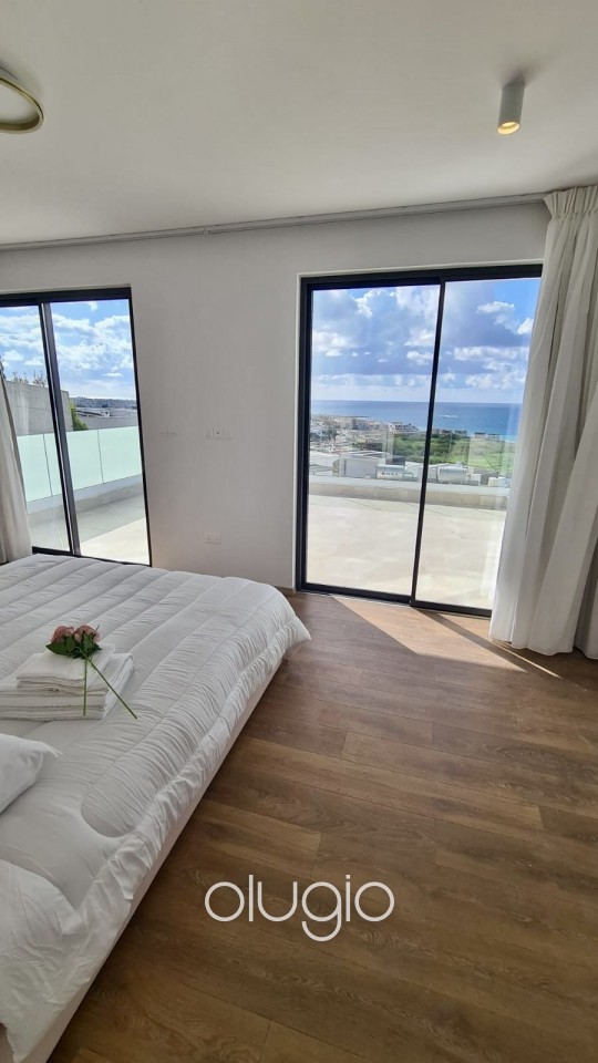 Detached Villa For Sale in Chloraka