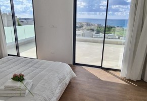 Detached Villa For Sale in Chloraka
