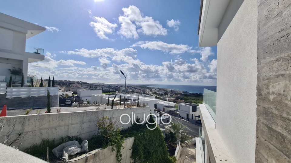 Detached Villa For Sale in Chloraka