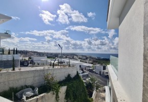 Detached Villa For Sale in Chloraka