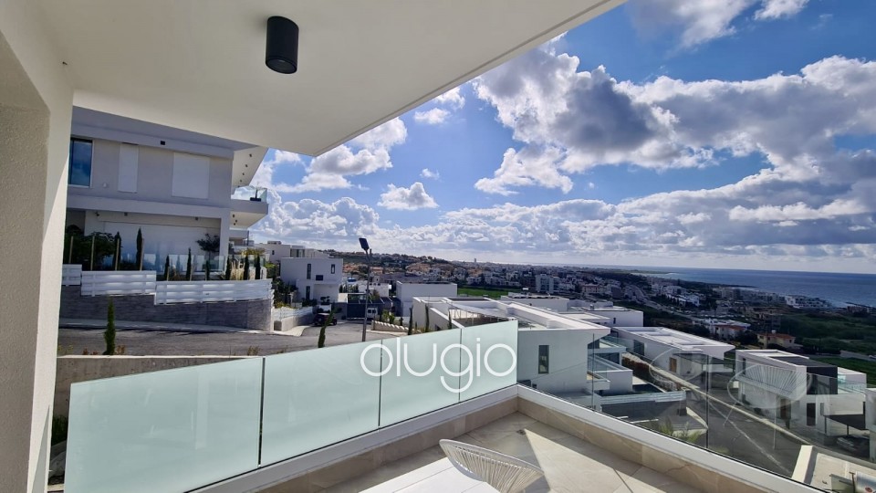 Detached Villa For Sale in Chloraka