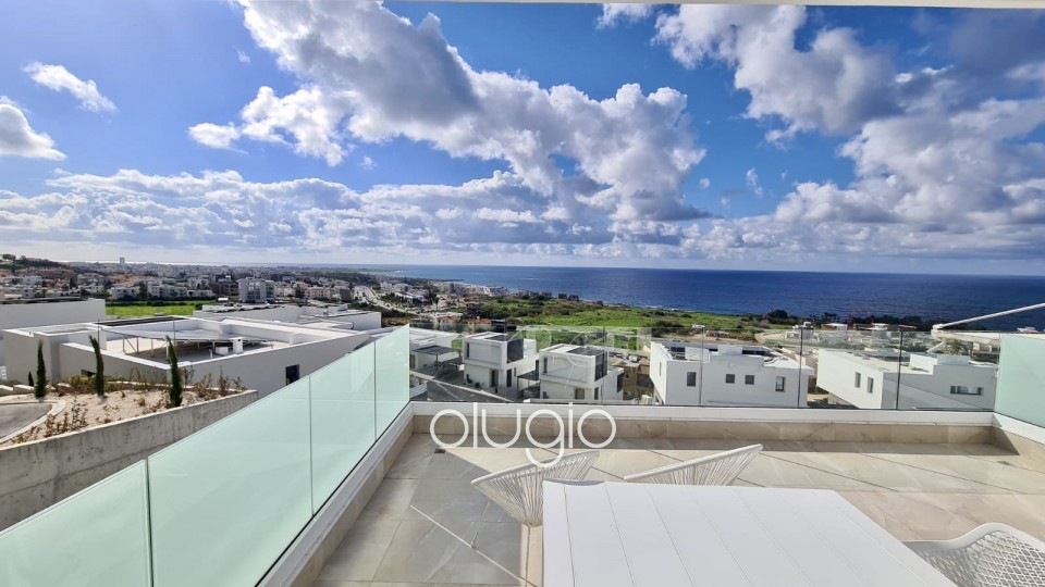 Detached Villa For Sale in Chloraka