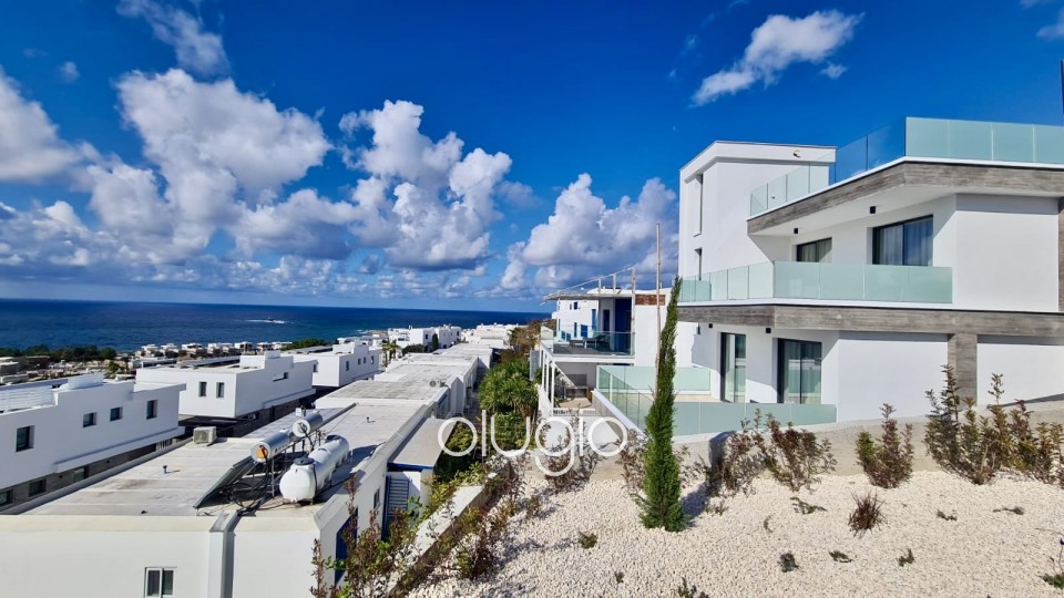 Detached Villa For Sale in Chloraka