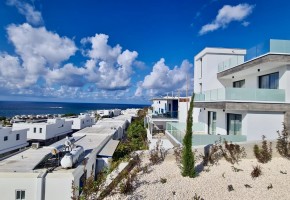 Detached Villa For Sale in Chloraka
