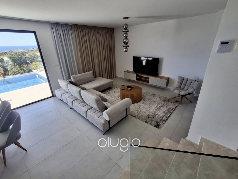 Detached Villa For Sale in Chloraka