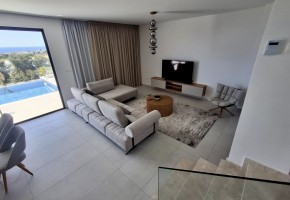 Detached Villa For Sale in Chloraka