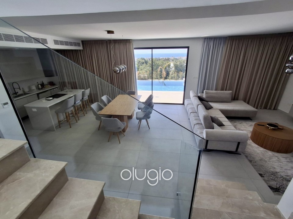 Detached Villa For Sale in Chloraka