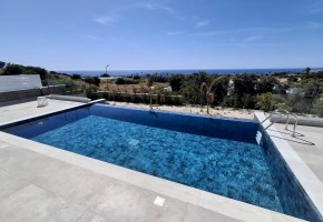 Detached Villa For Sale in Chloraka